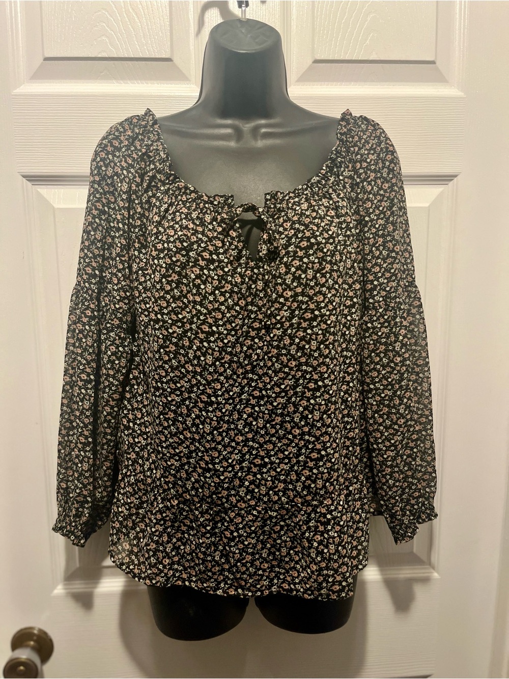 Hollister Blouse Top Boho Floral V-Neck Medium Long Sleeve Peasant Romantic